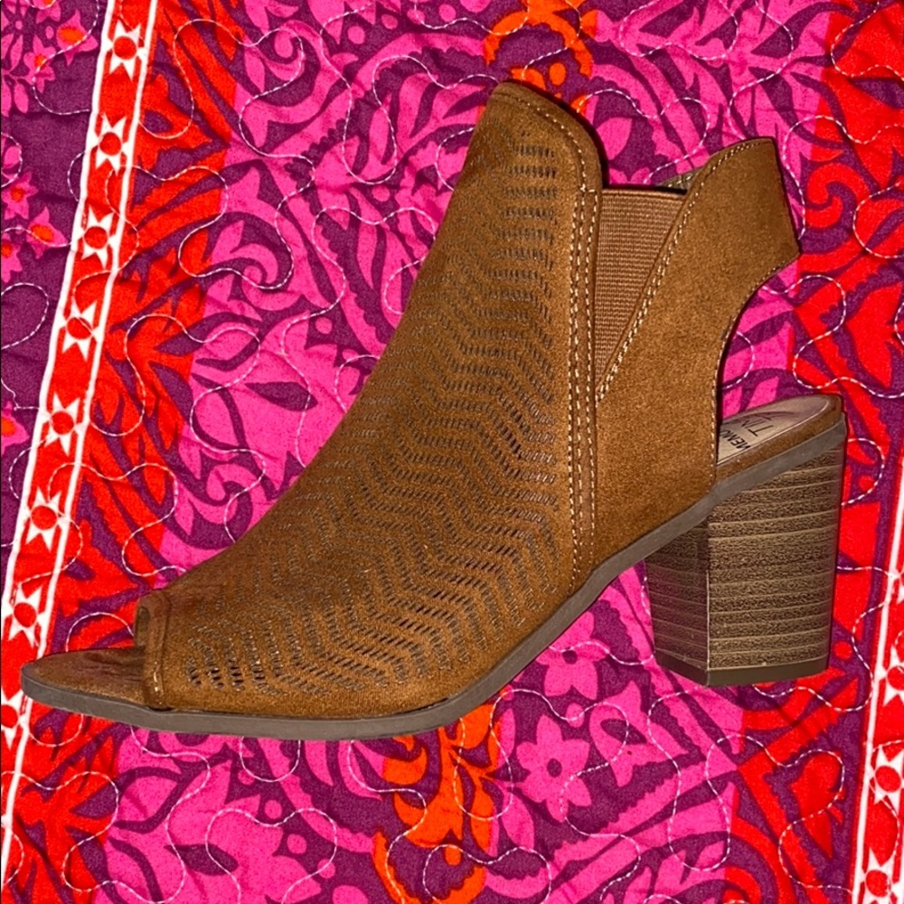 Suede brown open toed heel